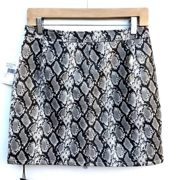 Blank NYC Break Away Animal Print Faux Leather Mini Skirt - Picture 5 of 8